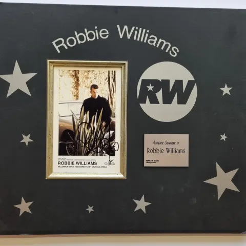Robbie Williams Signed Mounted Photo Presentation
