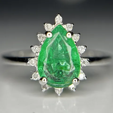 Beautiful 1.18ct Natural Emerald With Natural Diamonds & 18k Gold