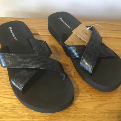 Dunlop “Leo” Ladies, Low Wedge, Flip Flop Sandals, Size 3, Black Leopard - New