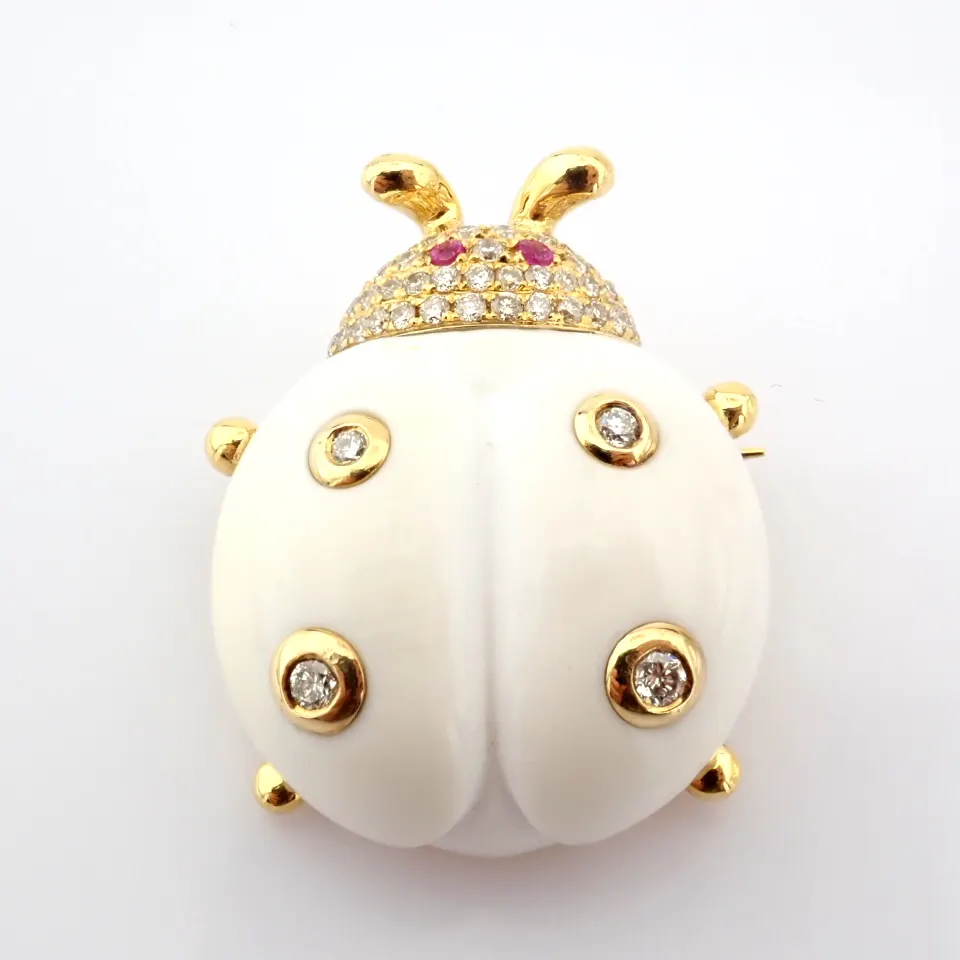 An Exquisite Agate Ladybird Pendant Or Brooch Detailed With Brilliant Diamonds and Gold
