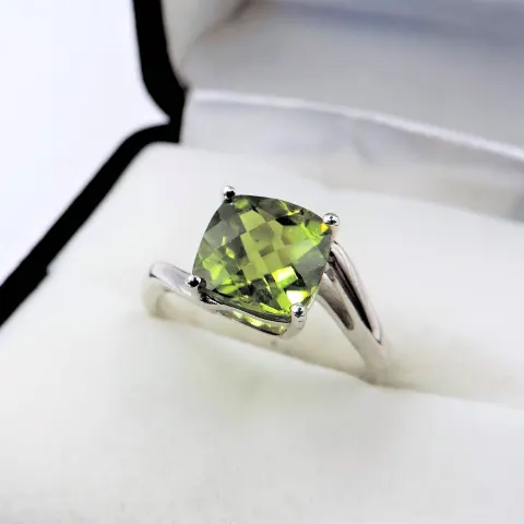 Green Peridot Solitaire Ring Sterling Silver 2.9 carats New with Gift Pouch