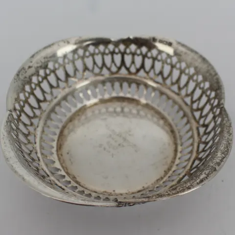 Solid Silver Xmas 1919 at the Piccadilly Hotel Dish