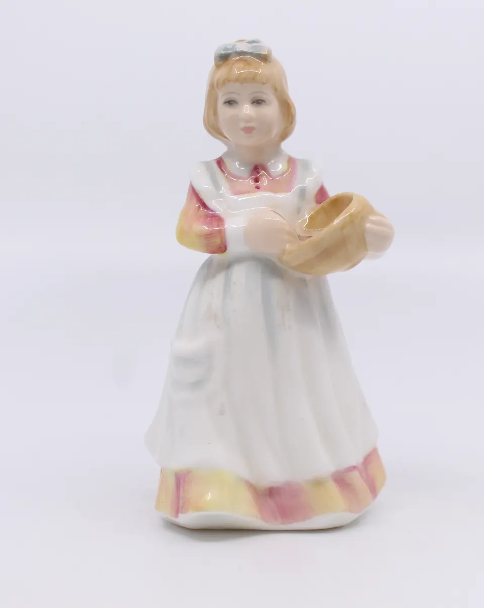 Royal Doulton Figurine Mother's Helper HN 3650