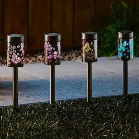(151/7H) Lot RRP Circa £150+. Contents Of 2 Boxes – Mixed Solar Light Items. To Include Crackle Sol
