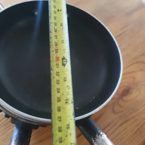 6 non stick pans 18cms diameter