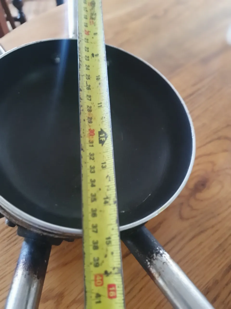 6 non stick pans 18cms diameter