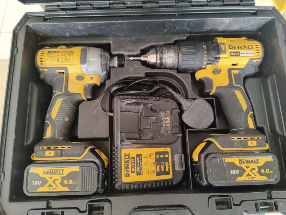DEWALT DCK2060M2T-SFGB 18V LI-ION XR Brushless Cordless Twin Pack With Case