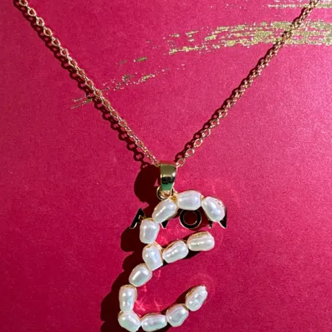 100 x Avon New Mercer Initial Necklace A & E