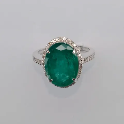 Beautiful 6.73 CT Natural Emerald With Natural Diamonds & 18kGold