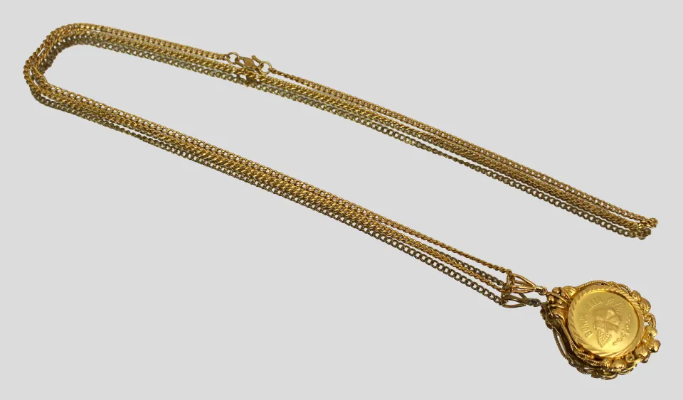 Fine Vintage 22ct Gold Bunga Raya Pendant & Chain