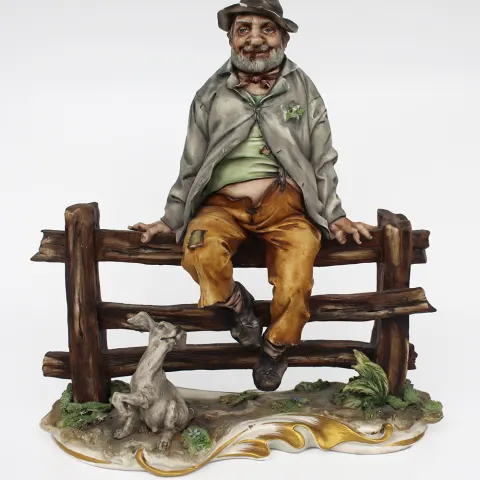 Capodimonte Tramp on Fence