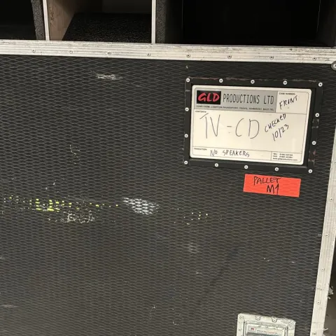 Large Flight Case 73 cm x 130 cm x 140 cm on castors including Flat Screen TV and Video Recorder