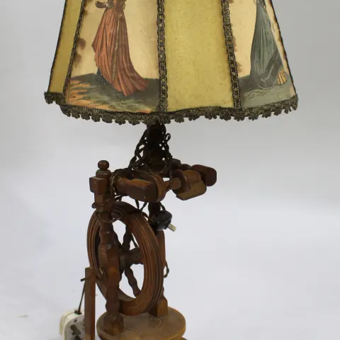 Spinning Wheel Form Table Lamp
