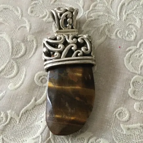 Vintage sterling silver Bali genuine tigers eye pendant