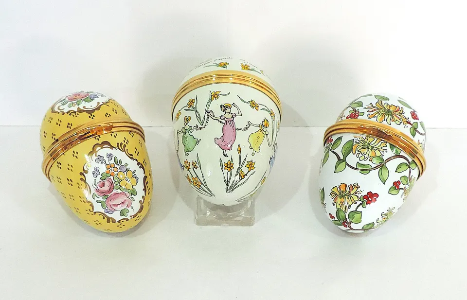 Small Collection Vintage Bilston Enamels & Staffordshire Enamels Eggs