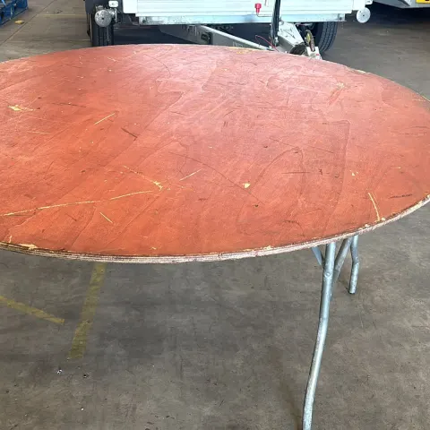 6 x 5ft Round Banqueting Tables with fold up legs