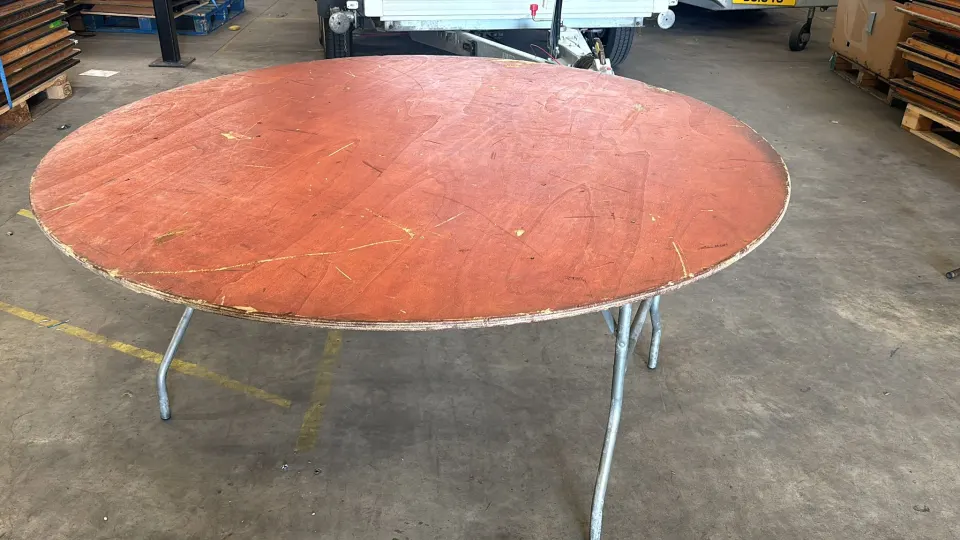 6 x 5ft Round Banqueting Tables with fold up legs