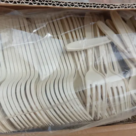 200 plastic forks in champagne