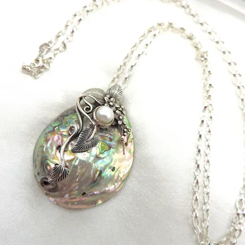 Sterling Silver Mother of Pearl Pendant Necklace New With Gift Box