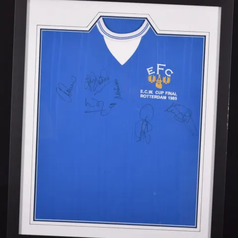 EVERTON 1985 CUP WINNERS original signed presentation