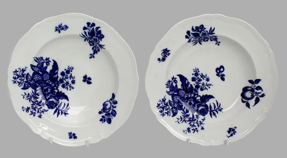 Pair of Late 18th c. Coalport Bowls