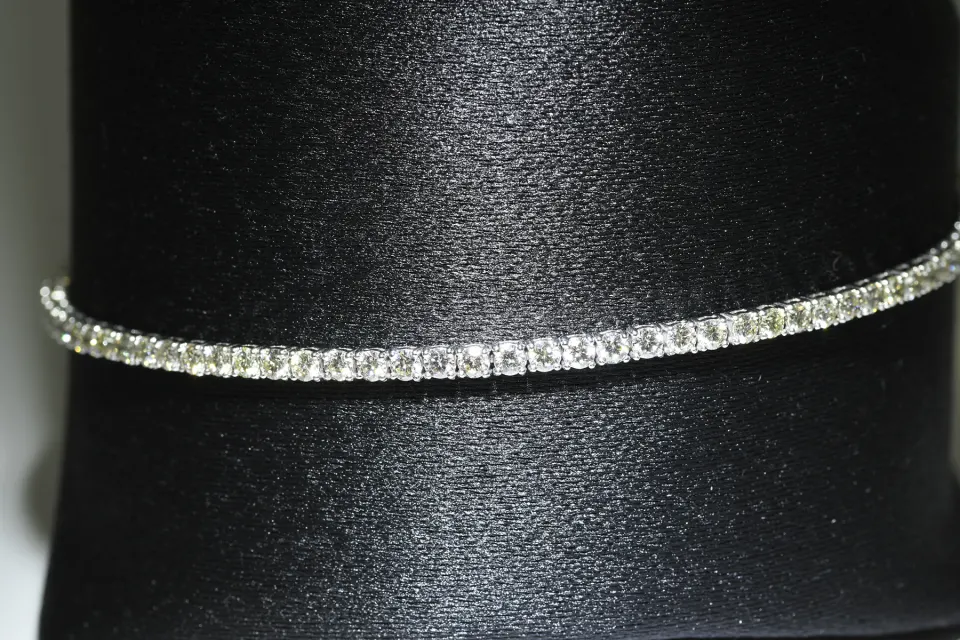 Tennis Bracelet with 5 carats of Diamonds