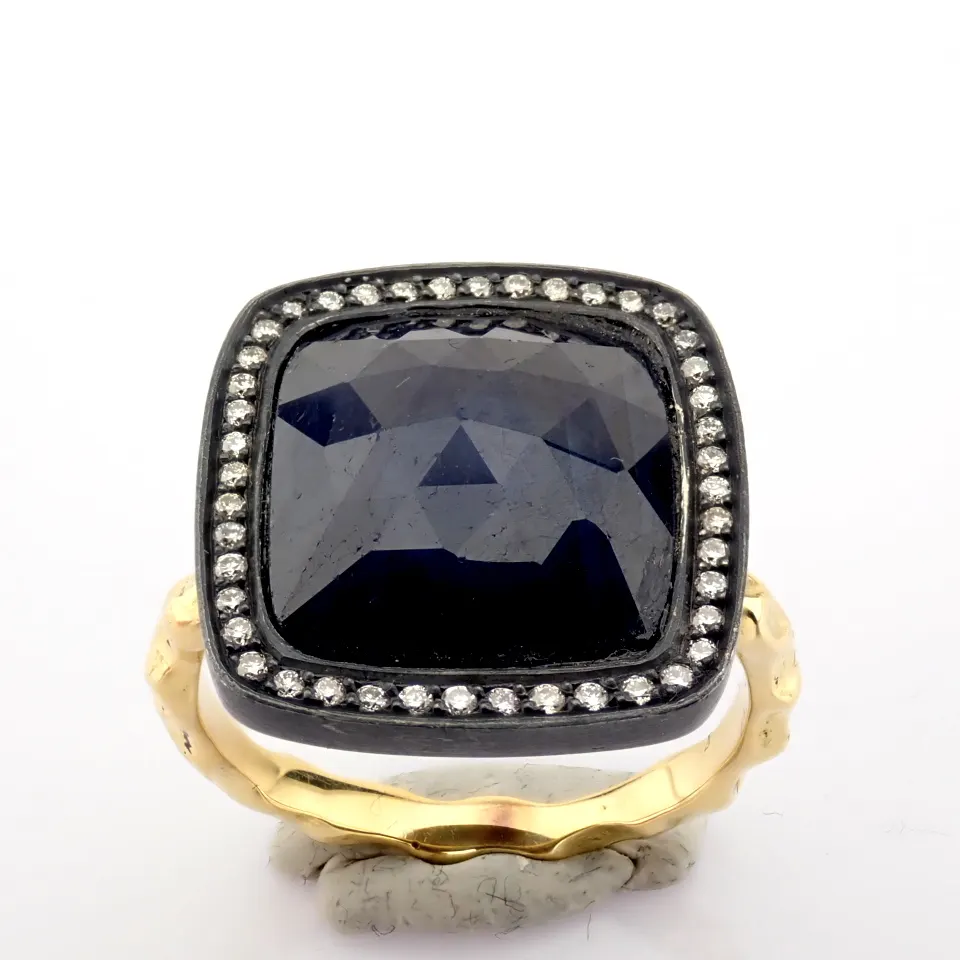 An Exquisite Gold Ring Detailed With Slice Cut Rough Sapphire In The Centre and  Brilliant Diamonds