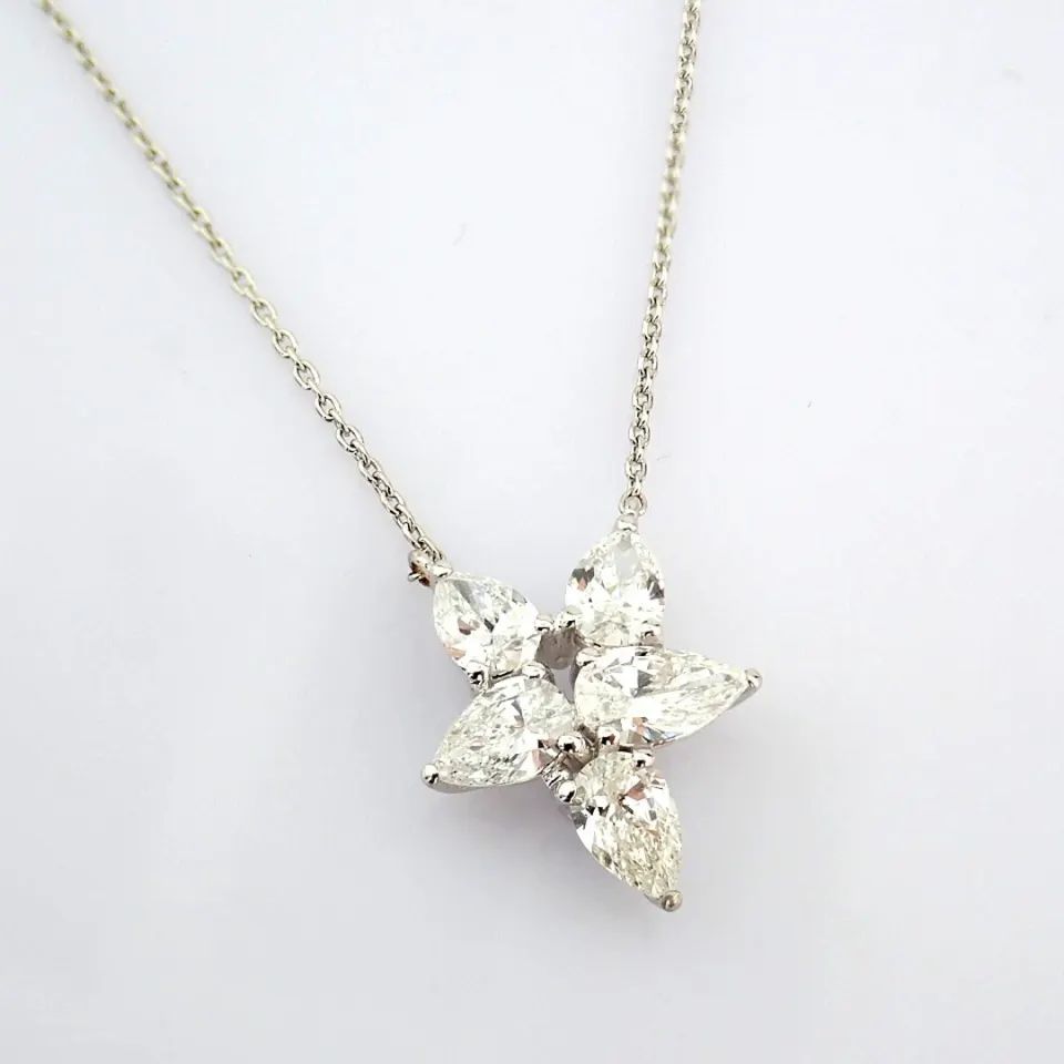 18K White Gold Necklace Detailed With Brilliant Diamonds
