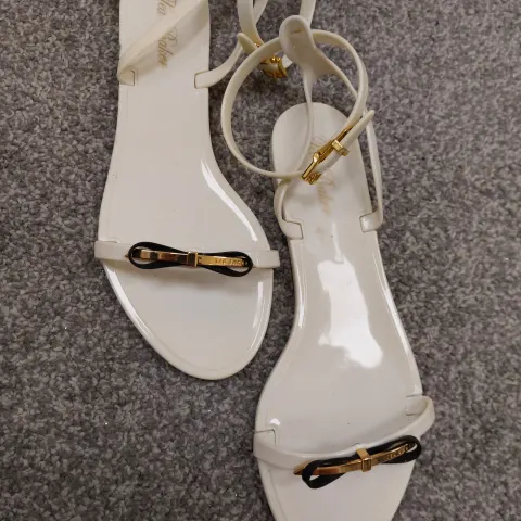 Ted Baker designer sandals size 7 to 8