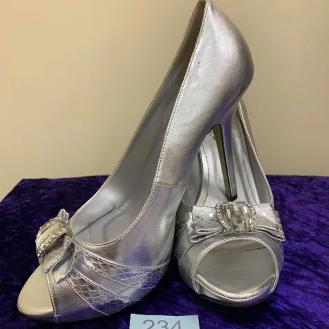 Designer shoes Silver size 41