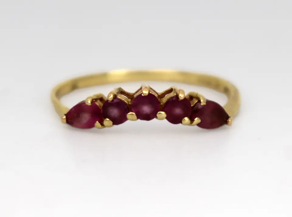 Vintage Ruby Cabochon 9ct Gold Ring
