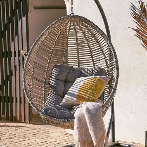 (162/2F) RRP £360. Hartington Florence Collection Hanging Chair. Hand Woven Synthetic Rattan. Powde