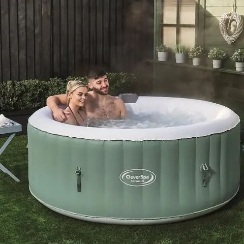 (8/Mez) RRP £390. Clever Spa Cotswolds 4 Person Round Hot Tub. Space Saving Integrated Pump & Heati