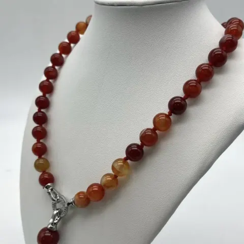 RED STRIPED AGATE BEAD NECKLACE WITH DECORATIVE PENDANT DROP. 10MM BEADS. 44CM NECKLACE LENGTH.