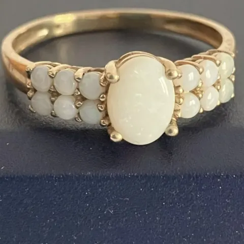 9 Carat Gold and Opal Ring Having White Fire Opal To Centre With White Opal Shoulders. 1.7 Grams.
