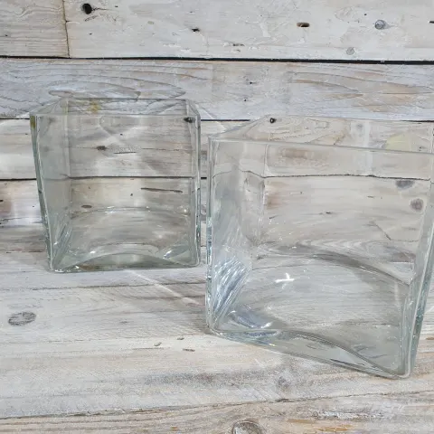 2 x Heavyweight Decorative Square Glass Vases. 15x15x15cm  Rrp £28