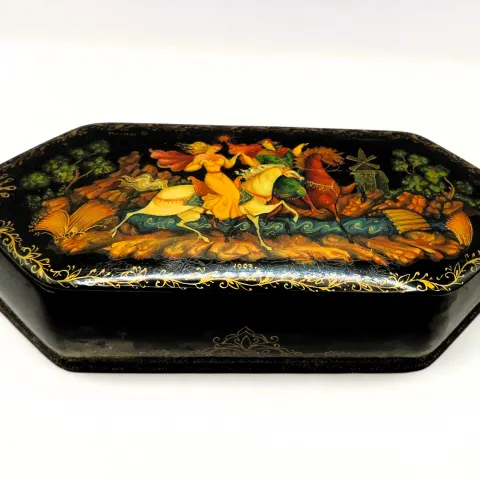 Vintage Russian Hand Painted Lacquer Box Artist Signed