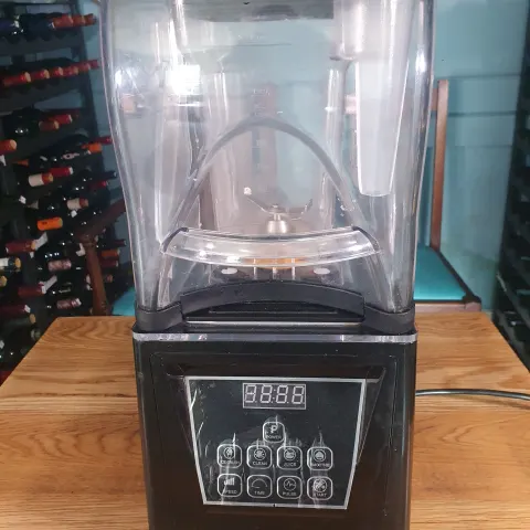 Milkshake/cocktail bar blender with safety canopy