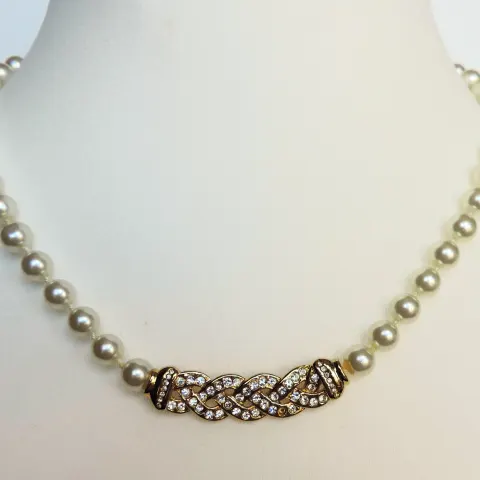 20 inch Single Strand Pearl & Crystal Necklace 