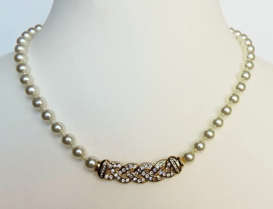 20 inch Single Strand Pearl & Crystal Necklace 