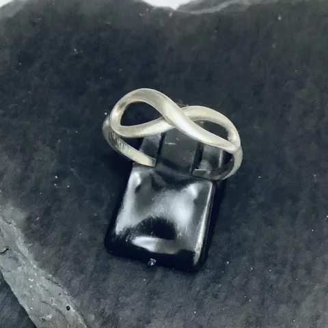 Genuine Tiffany & Co. Rare 925 Silver Infinity Ring Size M US 6 EU 53 2g