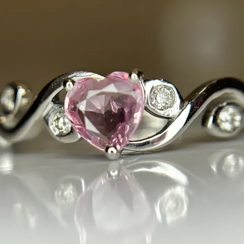 Beautiful 0.48ct Heart Shape Unheated Ceylon Pink Sapphire Diamonds & 950 Platinum