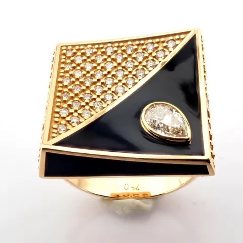 A luxurious gold ring featuring black laser enamel, elegantly adorned with  brilliant diamonds.
