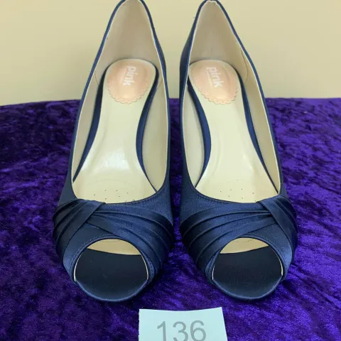 Designer shoes navy in size 4.5.  Code 136