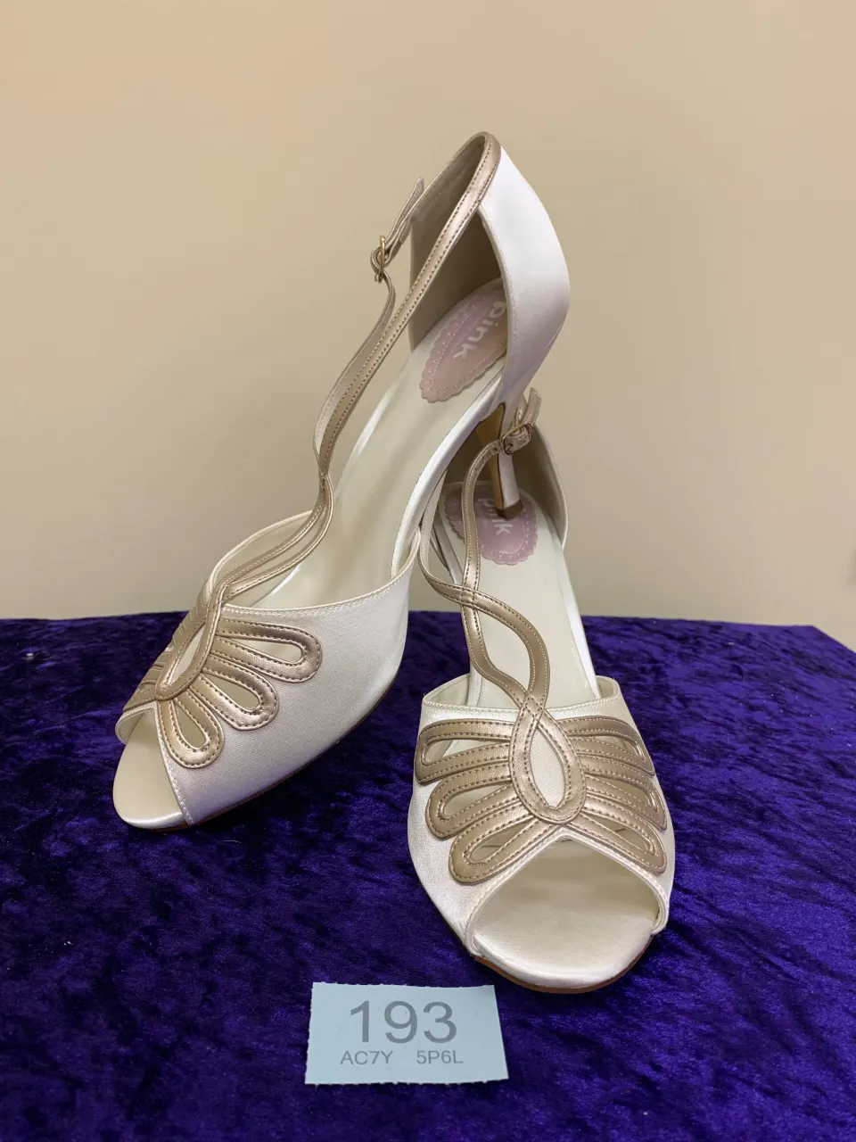 Designer shoes ivory/champagne in size 42.  Code 193