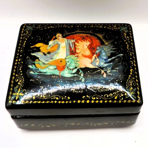 Vintage Russian Hand Painted Lacquer Box Artist Signed