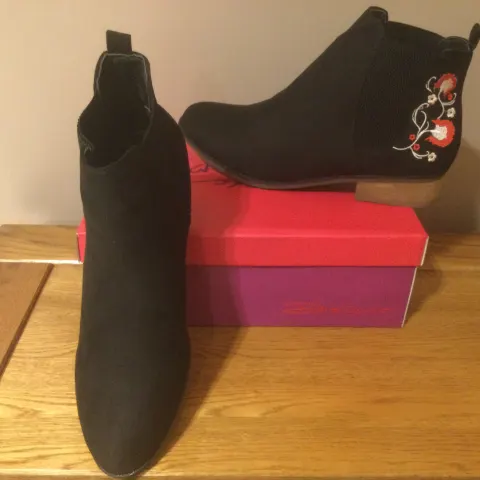 Dolcis “Jean” Chelsea Boots, Size 7, Black - New RRP £49.99