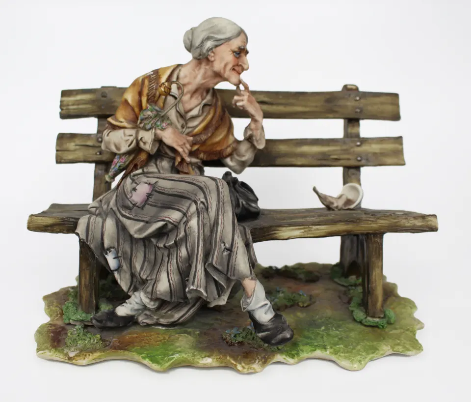 Capodimonte Lady Tramp on Bench