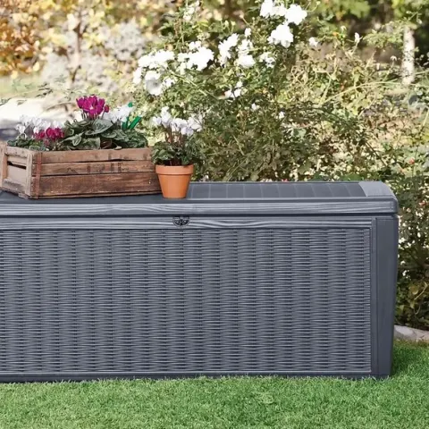 (34/Mez/P9) RRP £140. Keter Sumatra Rattan Effect Outdoor Garden Storage Box Anthracite. 511L Capac