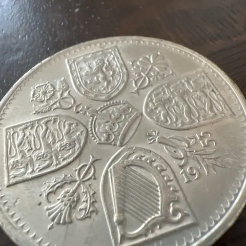 Silver 5  shilling piece